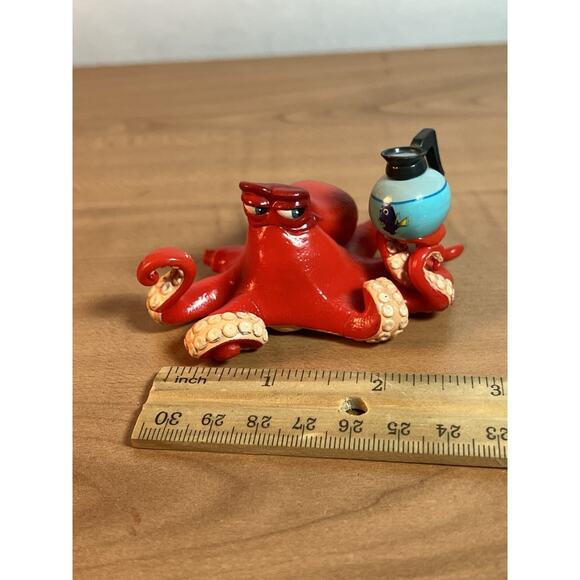 Finding Dory Disney Pixar Plastic Figure Hank the Octopus w/Dory In Coffee Pot - Picture 5 of 5